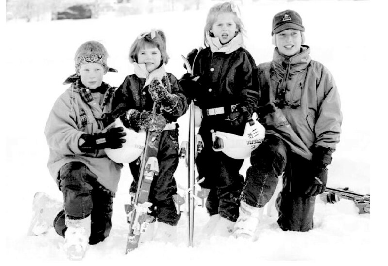 Von links: Prinz Harry, Prinzessin Eugenie, Prinzessin Beatrice und Prinz William im Skiurlaub in der Schweiz (Bild: Ruben Sprich / EPA / picturedesk.com)