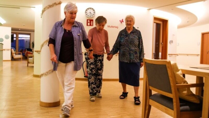 Pensionierte Pfleger sollen einspringen, wurde kürzlich vorgeschlagen. (Bild: Tröster Andreas)