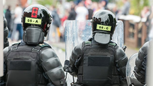 Polizisten in Nordirland während einer Ausschreitung (Bild: Stephen Barnes/stock.adobe.com)