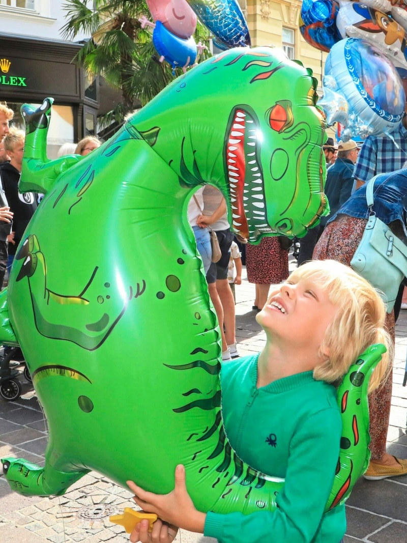 Drache? Lindwurm? Jedenfalls ist er voll cool! Wie der gesamte Altstadtzauber, der alle Generationen begeistert. (Bild: Rojsek-Wiedergut Uta)