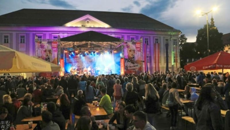 Vier Bühnen - wie die „Krone“-Bühne am Neuen Platz - werden von vielen Bands bespielt. (Bild: Rojsek-Wiedergut Uta)