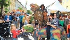 An jeder Ecke eine Überraschung: Sensationelle Kostüme, humorvolle Darbietungen, großartige Nummern: Das ist der Altstadtzauber in Klagenfurt! (Bild: Rojsek-Wiedergut Uta)