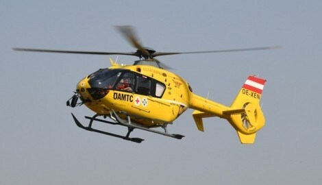 Der Rettungshubschrauber (Symbolbild) musste den verletzten Spieler abtransportieren. (Bild: P. Huber)