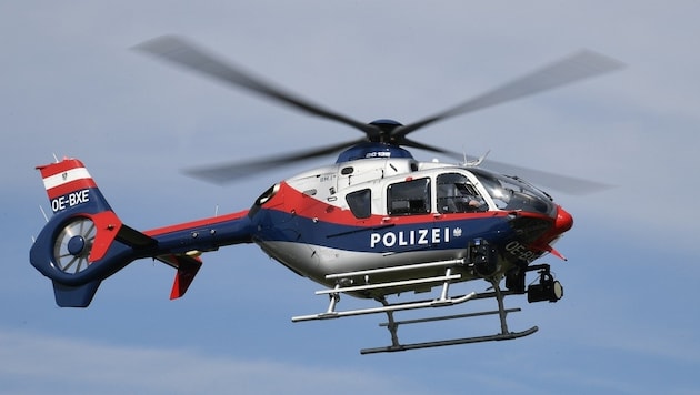 The Tyrolean police searched for the missing man by helicopter. (Bild: P. Huber)