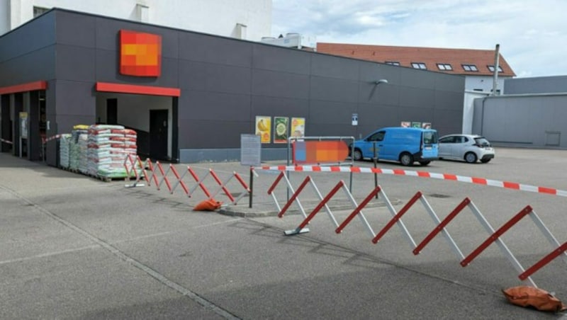 In diesem Kremser Supermarkt wird derzeit weiter intensiv nach der mutmaßlichen Bananenspinne gesucht. (Bild: FF Krems)