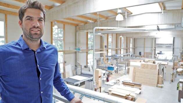 Dominik Jenewein ist der Landesvorsitzende der Jungen Wirtschaft Tirol und fordert eine Entlastung (Bild: Christof Birbaumer)