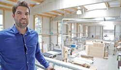 Dominik Jenewein ist der Landesvorsitzende der Jungen Wirtschaft Tirol und fordert eine Entlastung (Bild: Christof Birbaumer)