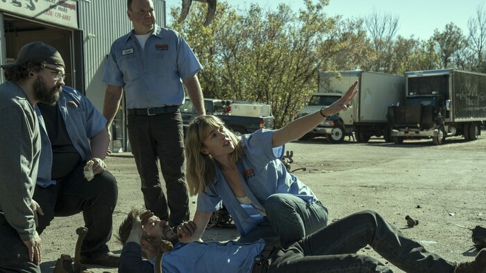 In „Painkiller“ auf Netflix wird einem Mechaniker nach einem Unfall Oxycontin verschrieben - er ...