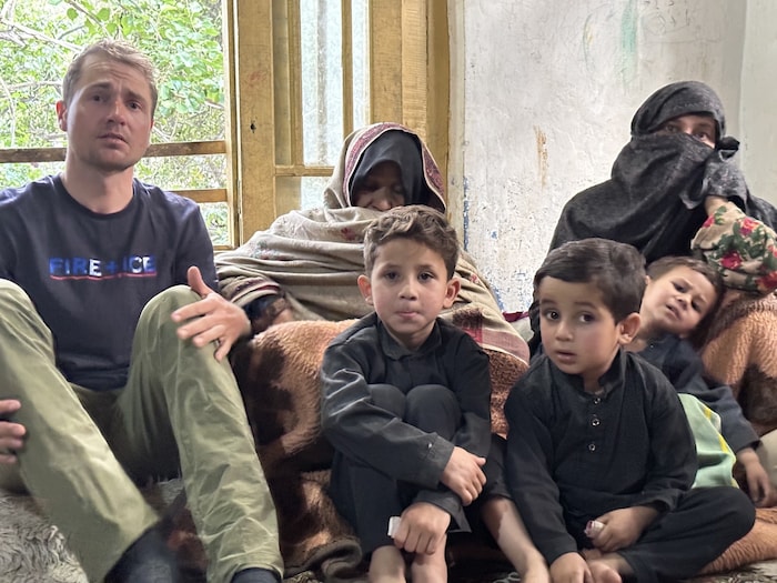 Wilhelm Steindl (31) besuchte die Familie des Verstorbenen und sammelt Geld für die schulische ...