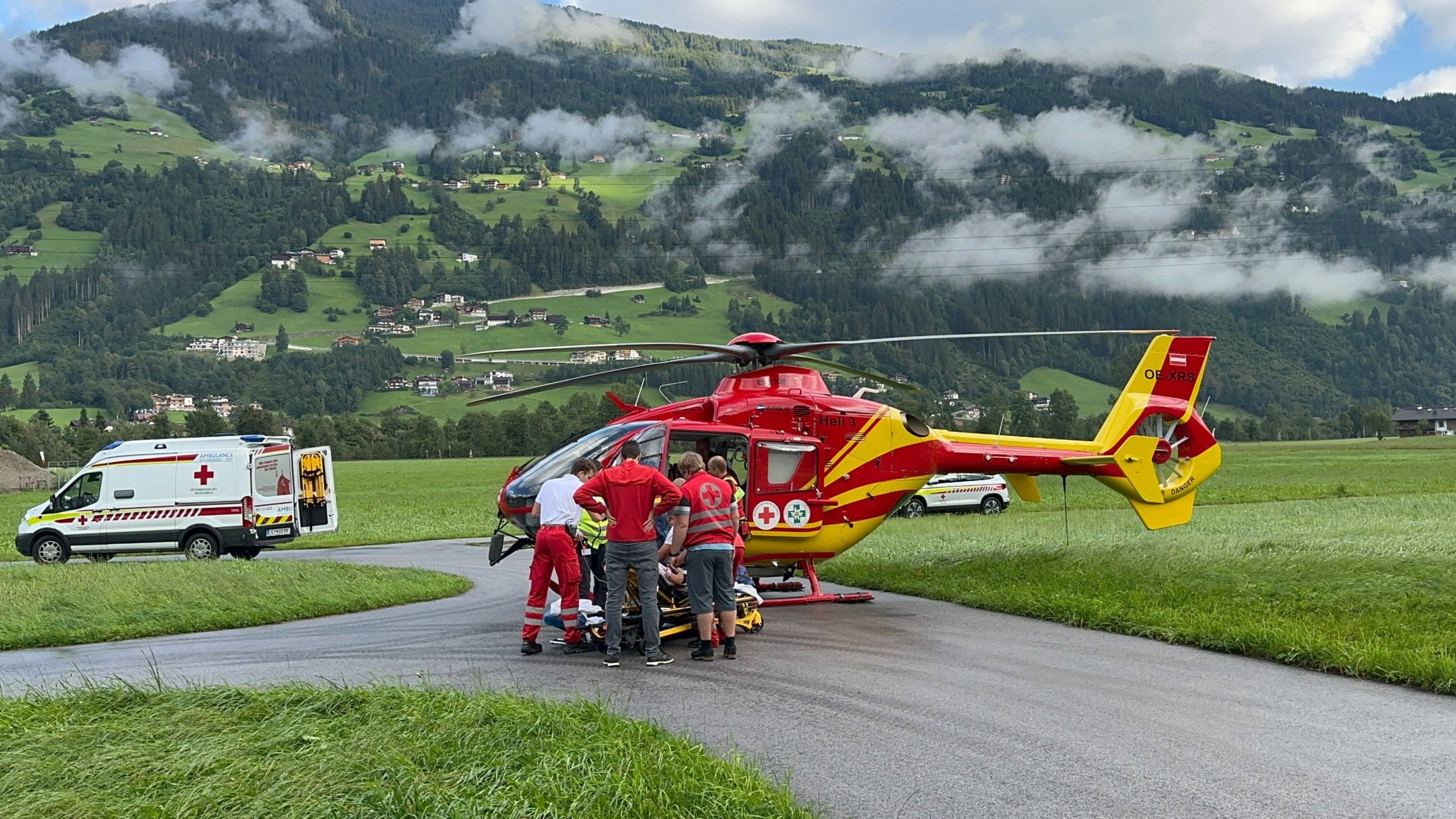 Unfall Im Zillertal - Abbiegen Endet Mit Crash: Lenkerinnen Verletzt ...