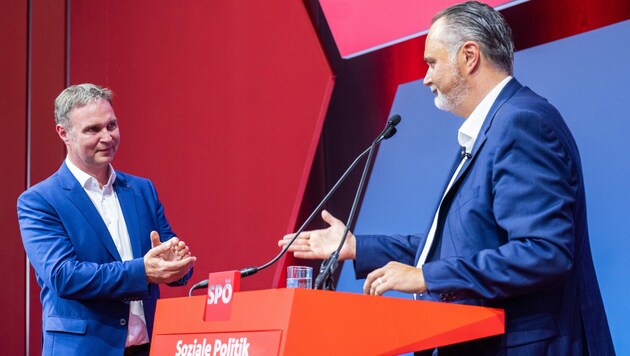 Andreas Babler und Hans Peter Doskozil beim SPÖ-Bundesparteitag am 3. Juni in Linz. (Bild: APA/Georg Hochmuth)