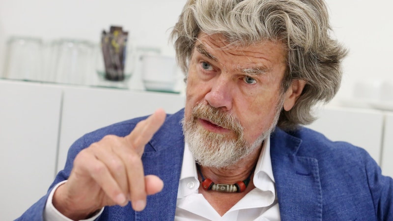 Reinhold Messner sprach über den Erbstreit, der laut ihm seine Familie zerstört hat. (Bild: APA/dpa/Roland Weihrauch)