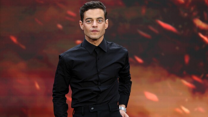 Rami Malek wurde jetzt beim Date mit Emma Corrin erwischt.