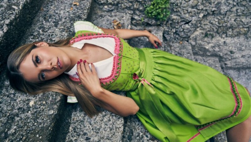 Das Dirndl „Life is a Lime“ besticht durch aufwendige Details und die auffällige Farbe. (Bild: Krüger Dirndl)