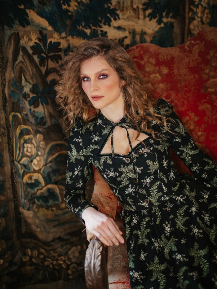 Pure Weiblichkeit trifft bei Lena Hoschek auf Tradition.