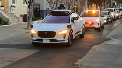 In San Francisco sind am Donnerstag erstmals autonom fahrende Taxis für den Straßenverkehr zugelassen worden. (Bild: Associated Press)