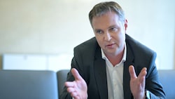 SPÖ-Bundeschef Andreas Babler kündigte Gespräche an. (Bild: APA/Roland Schlager)