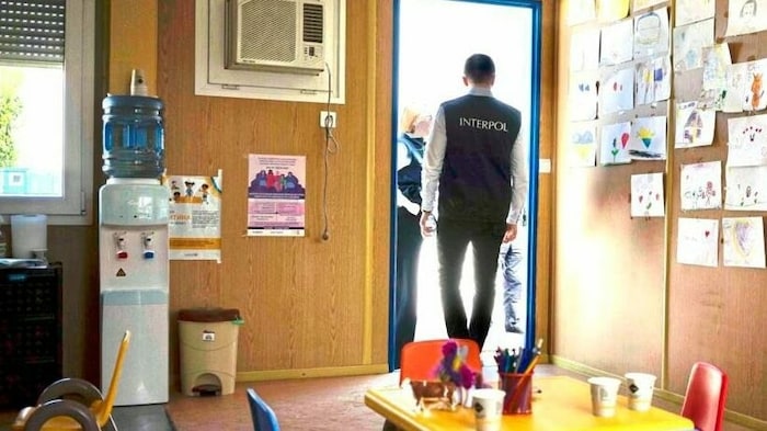 Auch die Interpol ermittelt.