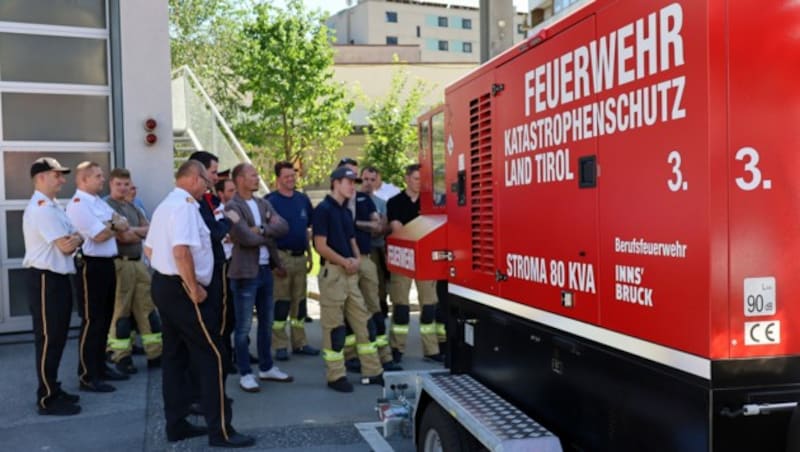 Im Zuge der Übung wurde unter anderem der Einsatz „Notstromeinspeisung in Gebäude“ wiederholt (Bild: IKM/Bär)