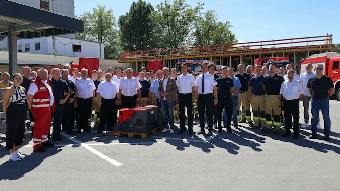 Geballte Power für den Blackout: Bei der Übung waren die Innsbrucker Feuerwehren sowie Vertreter ...