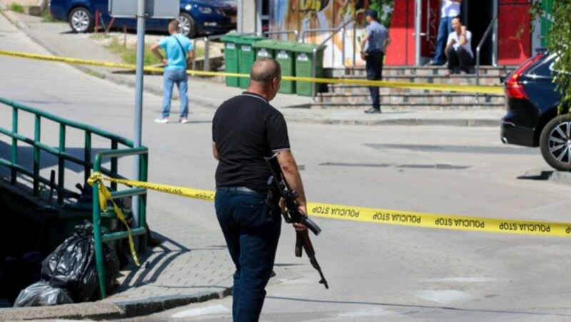 Polizeieinsatz nach Schüssen in Gradacac (Bild: AP)