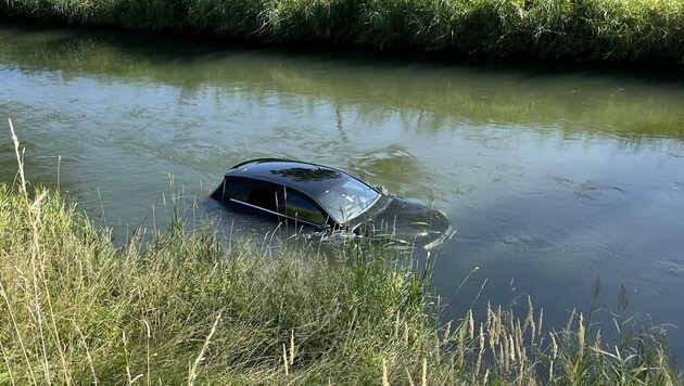 Der Mercedes war ein Totalschaden. (Bild: Kapo St. Gallen)