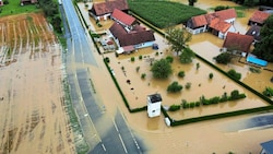 Hochwasseralarm! Die großflächige Versiegelung ist Mitursache dafür, dass der Boden Wasser nicht mehr aufnehmen kann. (Bild: zVg)