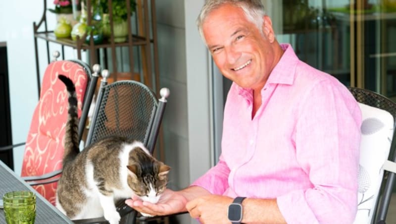 SPÖ-Chef Mario Leiter mit seiner Katze Flori (Bild: Mathis Fotografie)