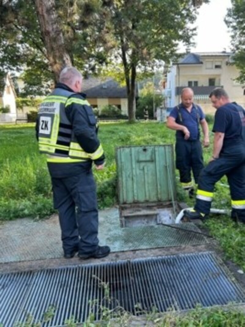 Einsatz für die Berufsfeuerwehr Sonntagfrüh. (Bild: Berufsfeuerwehr Klagenfurt)