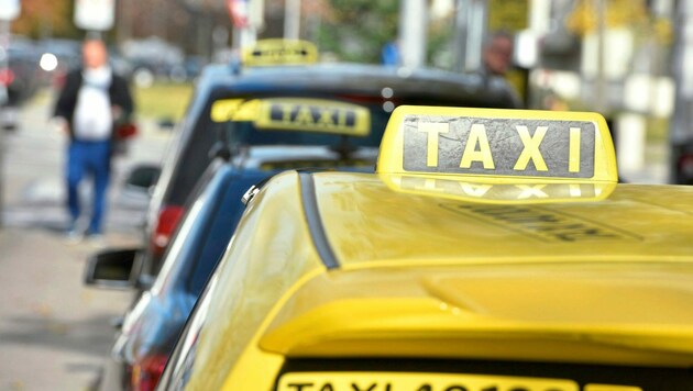 Die Nachfrage nach Taxis ist weiterhin hoch. In Wien sind aktuell wieder annähernd so viele Taxis unterwegs, wie vor der Pandemie. (Bild: Wolfgang Spitzbart)