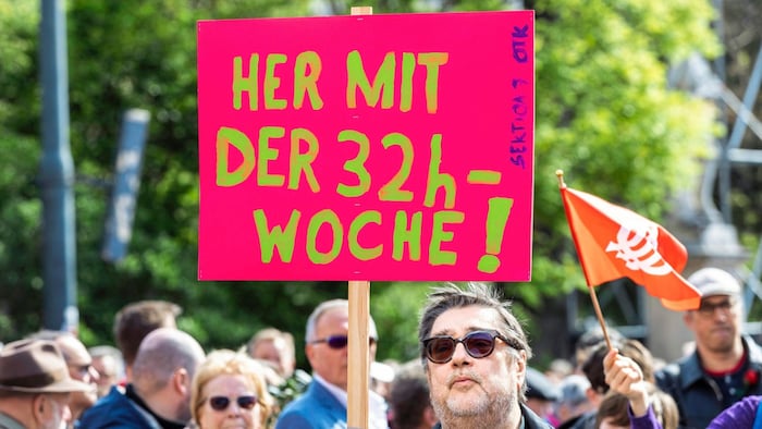 1. Mai am Wiener Rathausplatz: Da ist frei, weil Christen „irgendwas feiern“.