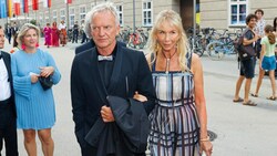 Popsänger Sting und seine Gattin Trudie Styler am Weg zur Premiere von "Die griechische Passion” im Rahmen der Salzburger Festspiele am Sonntag. (Bild: Markus Tschepp)