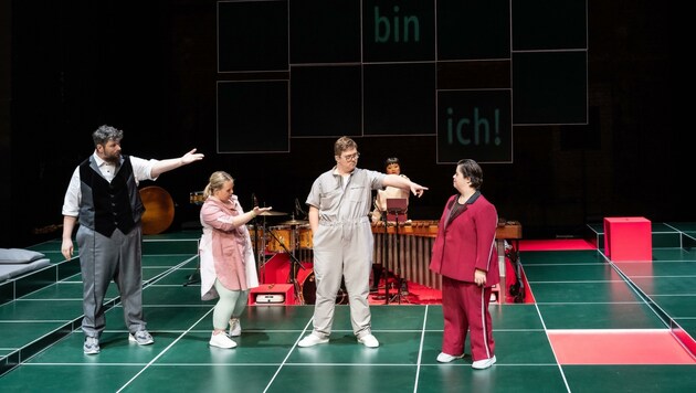 Engagiertes Ensemble in nicht ganz zu Ende gedachtem Werk (Bild: MONIKA RITTERSHAUS)