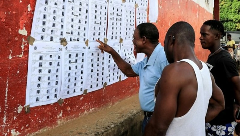 Im Jahr 2020 fand ein Referendum unter anderem über die Verkürzung der Amtszeit des Präsidenten statt. Die per Verfassung vorgegebene Hürde wurde aber nicht geschafft. (Bild: APA/AFP/EMMANUEL TOBEY)