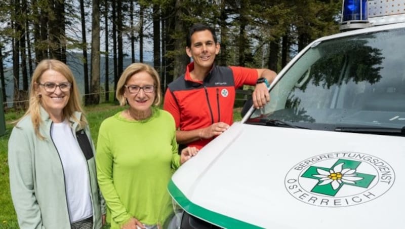 Damenbesuch für Bergretter: Cernuska mit Johanna Mikl-Leitner und Ulrike Königsberger-Ludwig (Bild: NLK Burchhart)