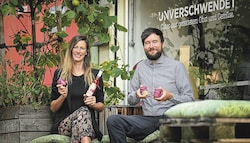Cornelia und Andreas Diesenreiter, Geschäftsführer von Unverschwendet freuen sich über finanzielle Unterstützung. (Bild: Markus Wenzel)