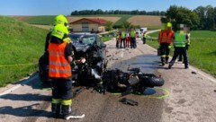 Der Biker prallte frontal gegen den Pkw. (Bild: fotokerschi.at, Krone KREATIV)