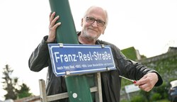 Antifa-Vorsitzender Werner Retzl will dieses Schild entfernt wissen. (Bild: Wenzel Markus)