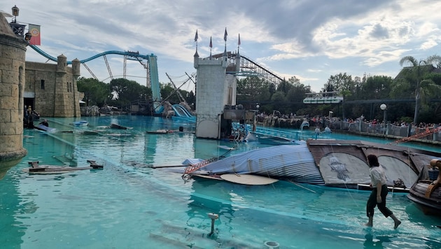 Im Europa-Park in Rust war ein mobiles Schwimmbecken der „High-Diving-Show“ zusammengestürzt. Nach dem Unfall hat der Freizeitpark nun wieder geöffnet. (Bild: APA/dpa/Pascal Czech)