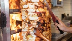 Kebab-Spieße aus Polen als tödlicher Infektionsherd (Bild: stock.adobe.com)