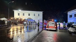 Feuerwehreinsatz nach Blitzeinschlag in Oberwang (Bild: C. Stoxreiter, AFKDO Mondsee)