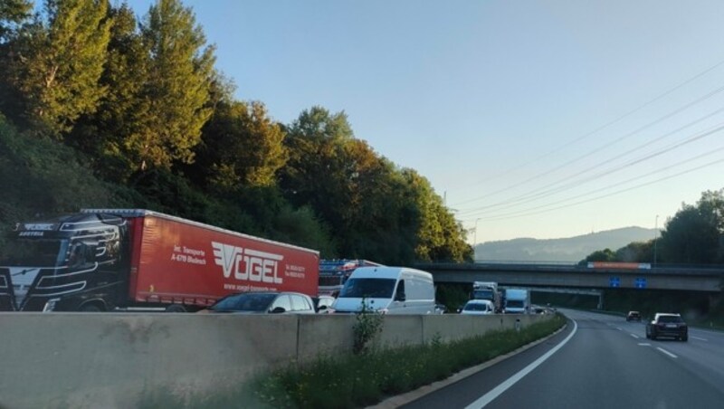 Auch Richtung Innsbruck staut es zeitweise fast bis Bregenz zurück (Bild: Kronenzeitung)