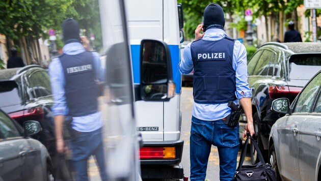 In Berlin überfiel ein Polizist einen Autofahrer. (Bild: APA/dpa/Christoph Soeder)