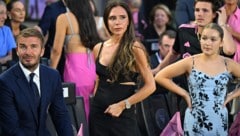 Wenn ihre Tochter Harper in Gefahr ist, versteht Victoria Beckham keinen Spaß. (Bild: APA/AFP/CHANDAN KHANNA)