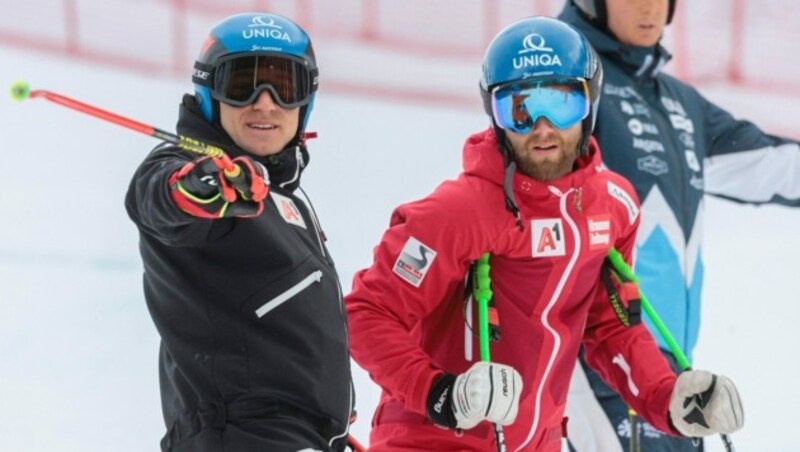 Da geht`s lang: Mayer (li.) mit Schwarz (Bild: Sven Thomann)
