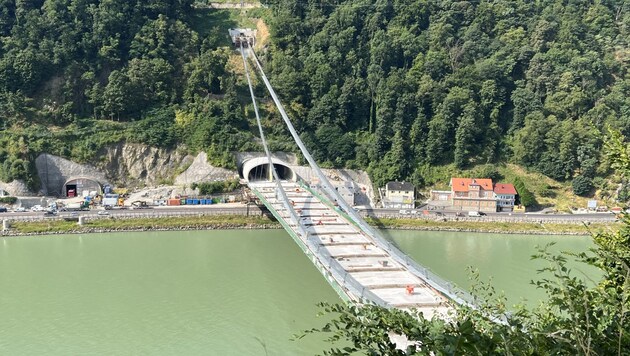 Die neue Linzer Donau-Brücke im Zuge des Westrings/A26. Es geht voran! (Bild: Werner Pöchinger)