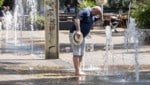 Auch am kommenden Wochenende bleibt es laut einer Prognose mit Temperaturen von bis zu 33 Grad ...