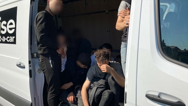 19 Flüchtlinge waren in den kleinen Kastenwagen eingepfercht (Symbolbild). (Bild: zVg)