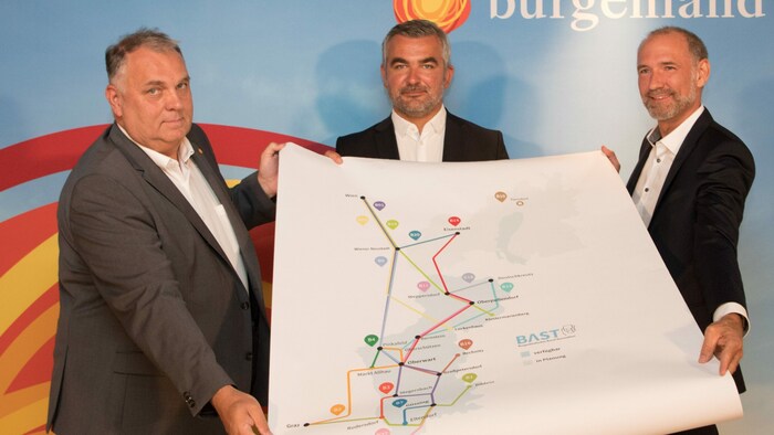 Werderits, Dorner und Zinggl präsentierten die neuen Buslinien.