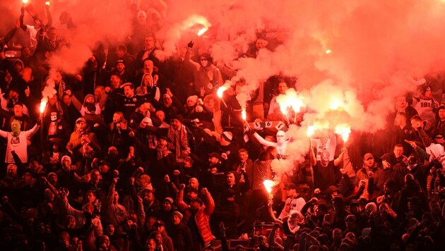 Das Heimspiel der Wiener Austria gegen Legia Warschau wurde als Hochrisikospiel eingestuft. (Bild: APA/AFP/Oli SCARFF)